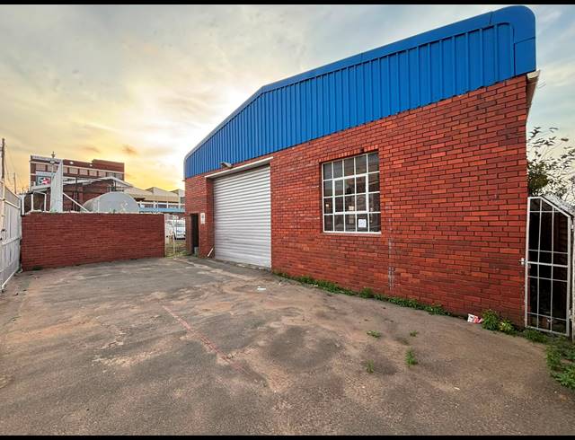 380M² WAREHOUSE TO LET IN WOODHURST